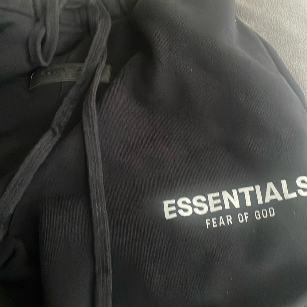 Im selling essential shorts nice material good brand.